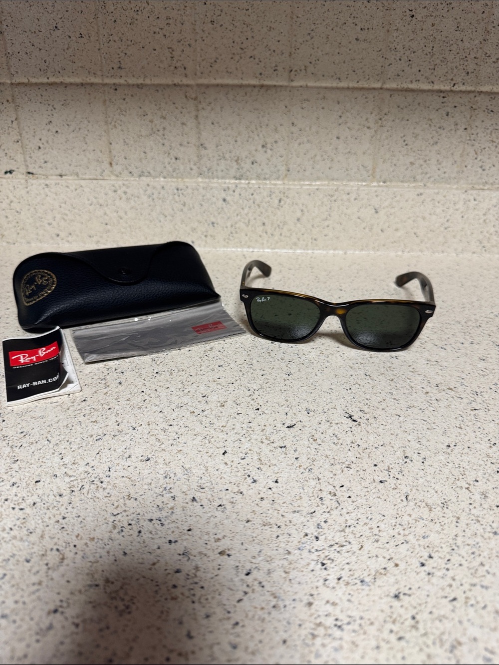 Ray-Ban Wayfarer Polarized Sunglasses - Tortoise Frame, Green Lenses